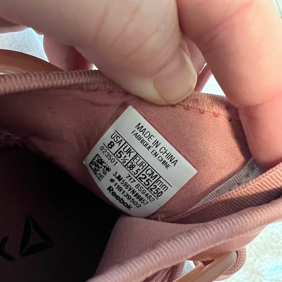 Reebok Women’s size 8 Mauve Sneakers GUC - Picture 4 of 4